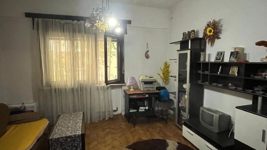 Apartament cu 4 camere | Semidecomandat | Piata Romana - Poză 1