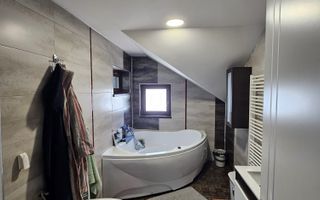 Casă cu piscină și garaj, teren 775 mp – Valea Borcutului - Poză 7