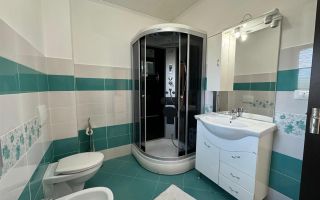 Rezidenta distincta, design arhitectural rafinat, priveliste minunata in Corunca - Poză 7