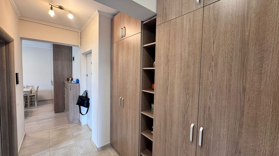 AP. 2 CAMERE, - CURTE 70 MP, BUCATARIE INCHISA, PARCARE INCLUSA, LIBER - Poză 7