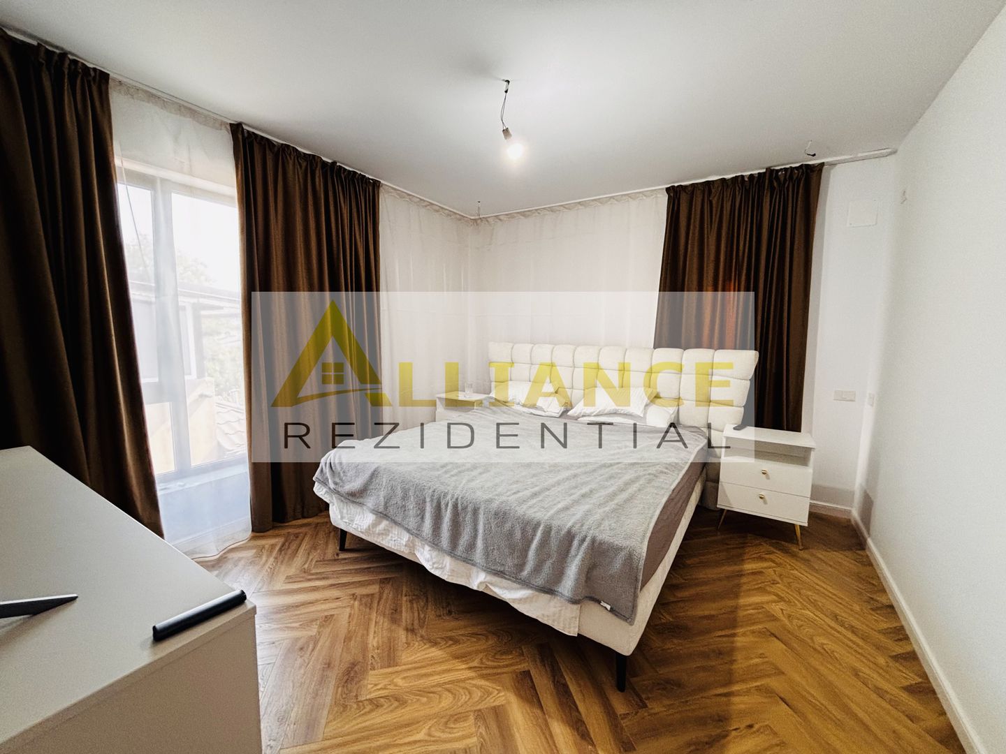 Casa  individuala cu piscina incalzita  5 camere 120 mp utili 280 - Poză 12