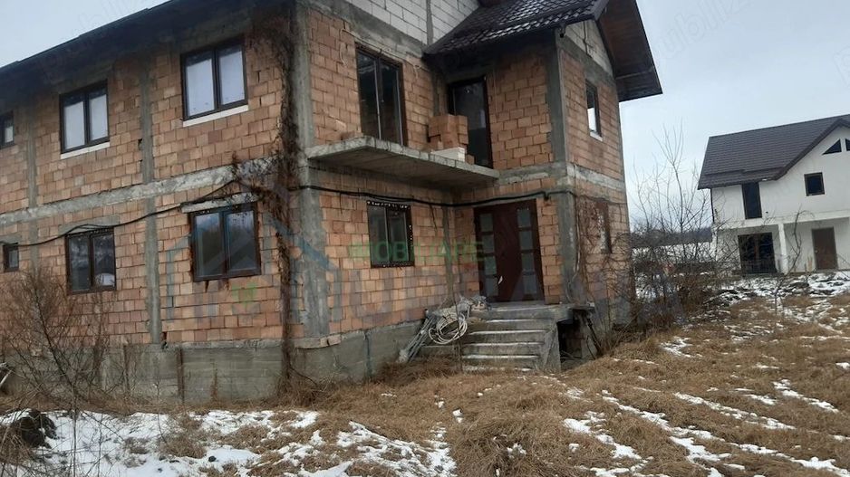 Casă spațioasă cu parter și etaj, 220 mp utili, în Pascani, judetul Iasi - Poză 3