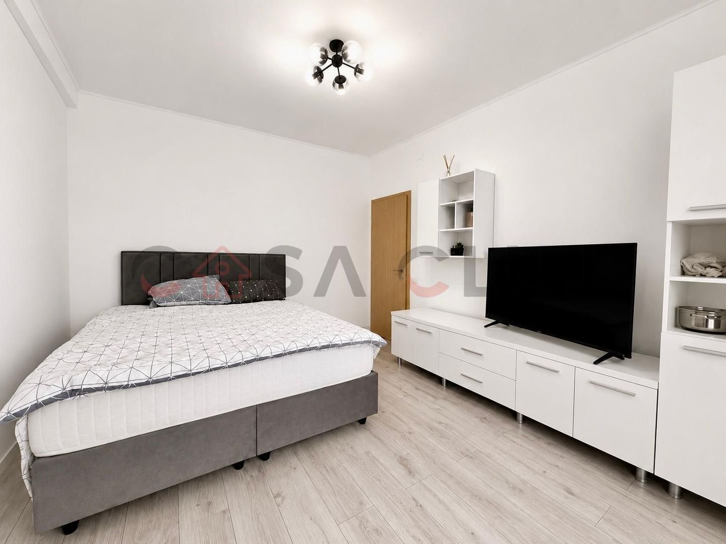 2 camere, la cheie, Iris - Poză 1