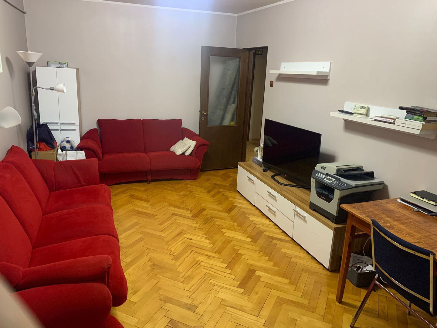 Apartament cu 3 camere în zona, mobilat si utilat -  Piata Centrala - Poză 1