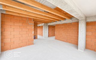 Penthouse cu potential exceptional, la rosu, 170mp, mansardabil pana la 300mp - Poză 6