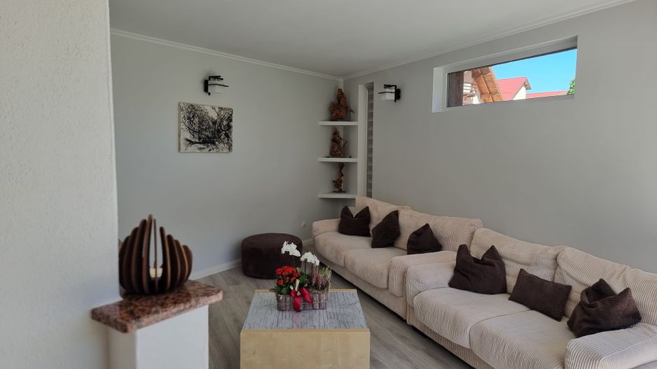 CASA INDIVIDUALA , MODERNA LA POALELE MUNTILOR!! - Poză 2