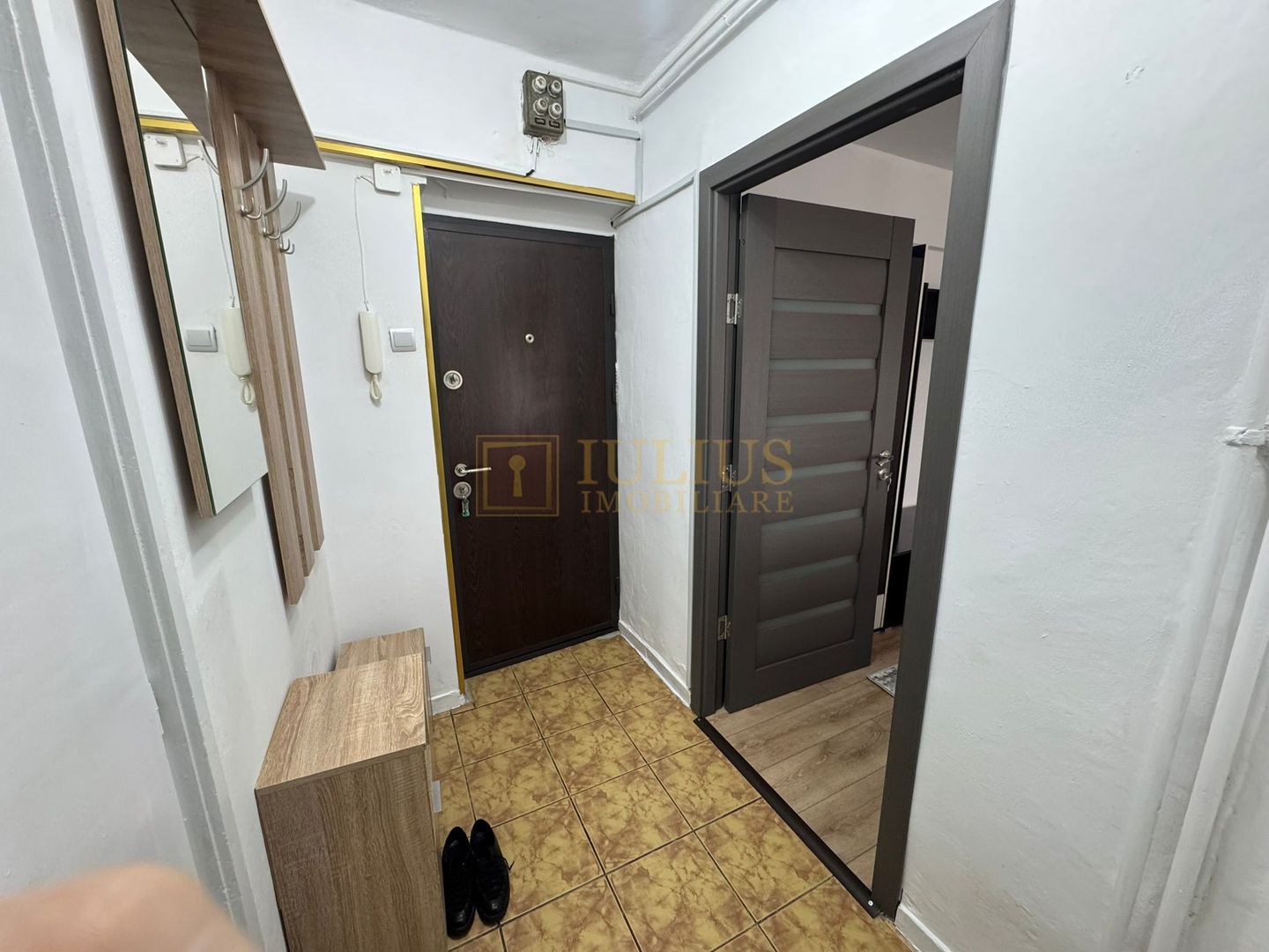 2 camere| cladire istorica| vis a vis de Catedrala| camere spatioase| - Poză 10