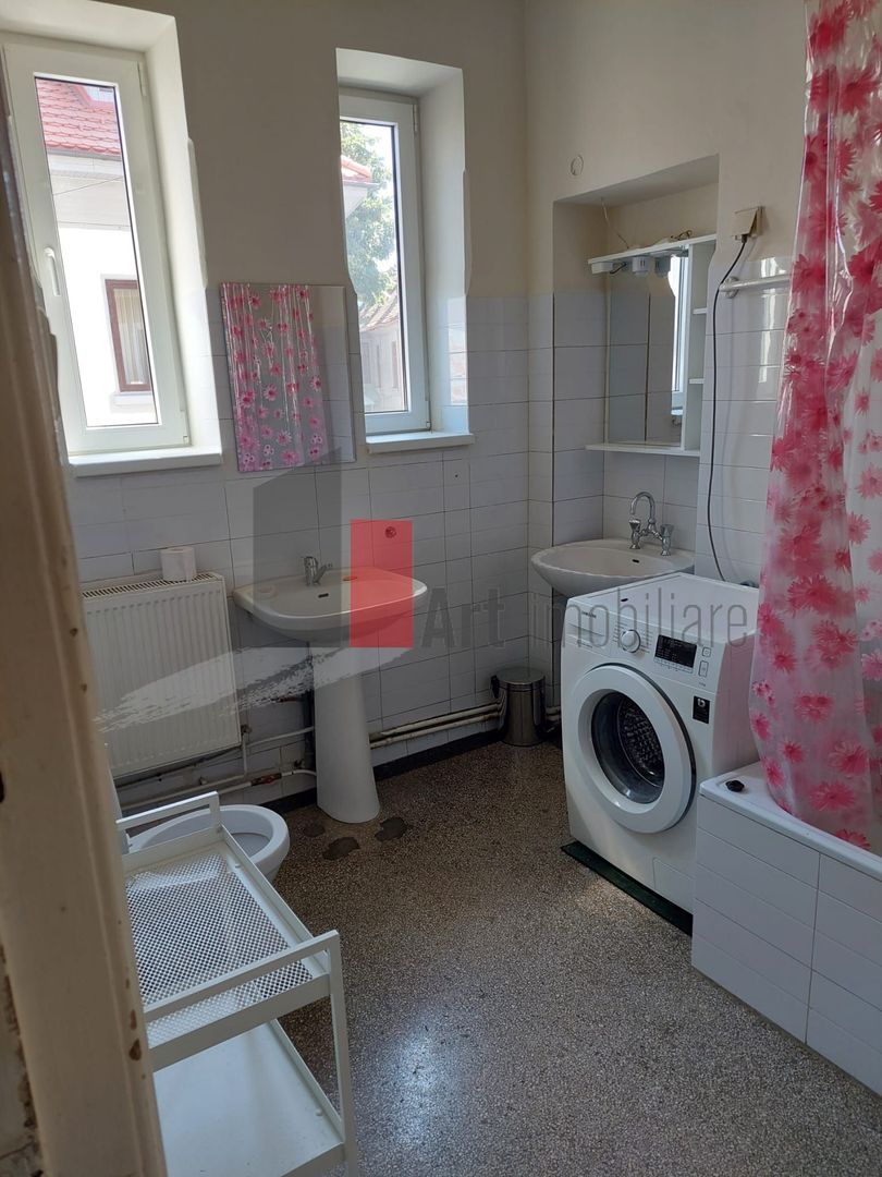 Apartamentul "MONARKI", et. 1 in vila, singur pe etaj, superb - Poză 9