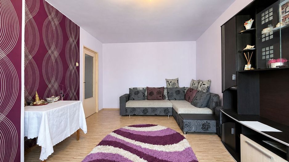 Apartament 3 camere decomandat, zona Alfa, etaj 1, două băi - Poză 2