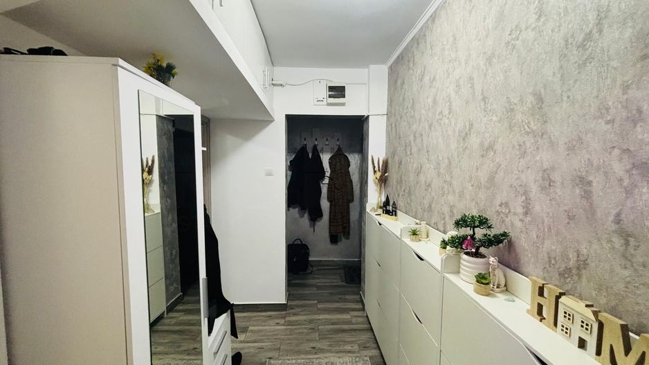 Apartament 3 camere • Zonă Universitate • 90.000 € - Poză 2