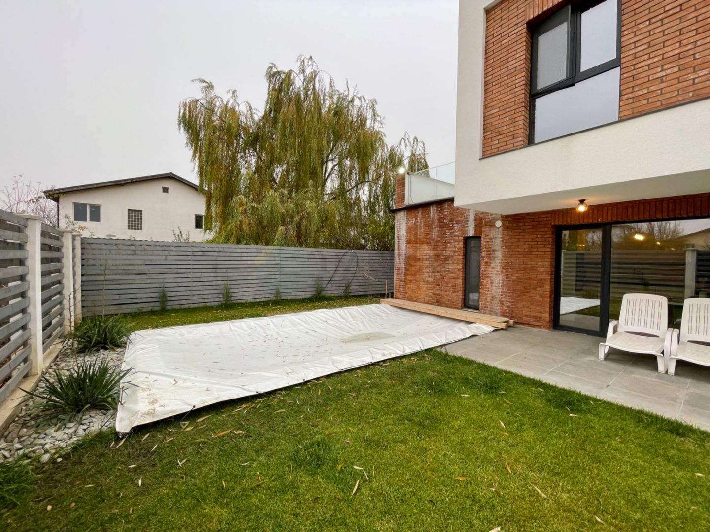 Eleganță și natură: vilă urbană exclusivistă în Tunari - Poză 21