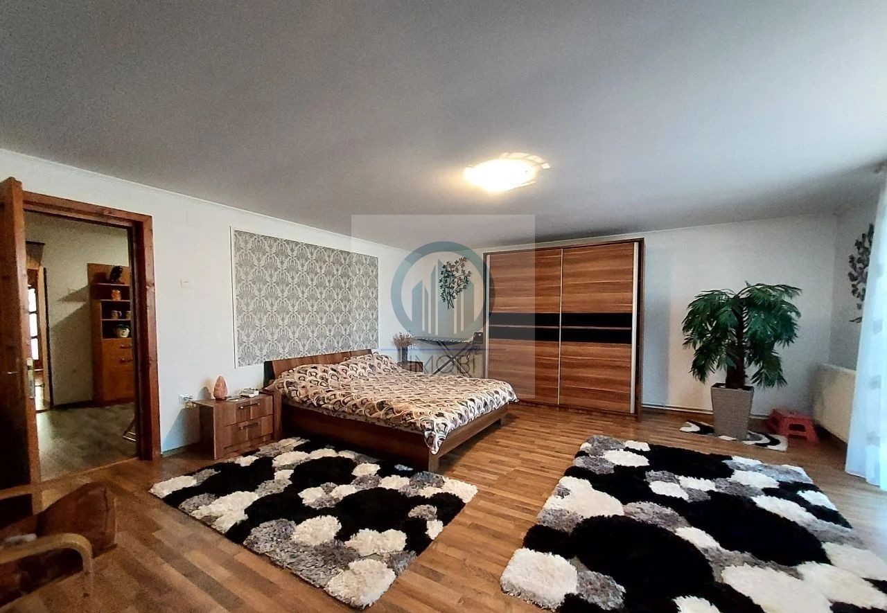 Vila Impresionanta în Deva–Construcție Solida 3 garaje inclus elevator - Poză 3