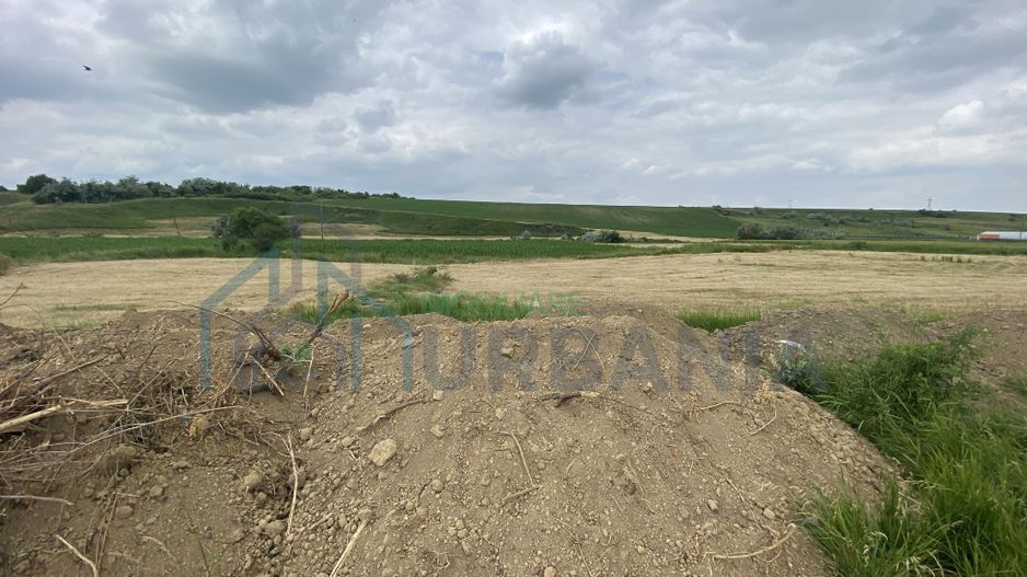 Teren de vânzare 1800 mp cu utilități disponibile în Letcani - Poză 5