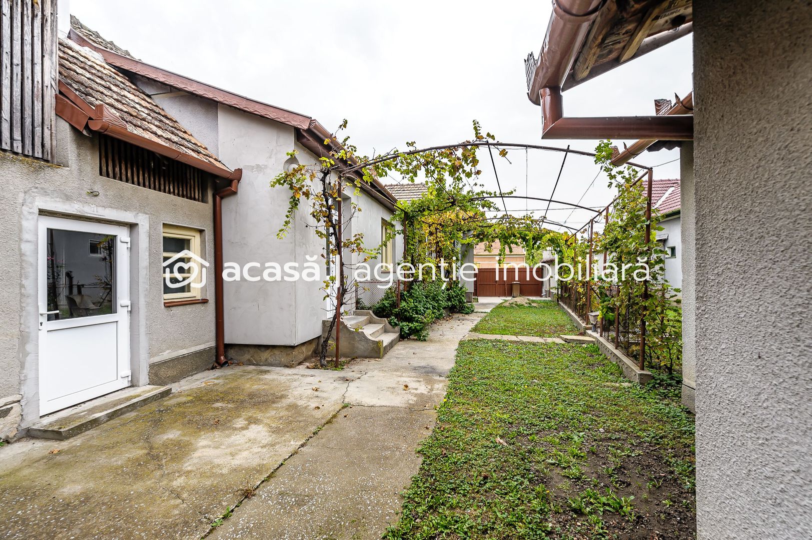 Casă la sol, renovată la gri, cu 3 camere în Nădlac * central - Poză 2