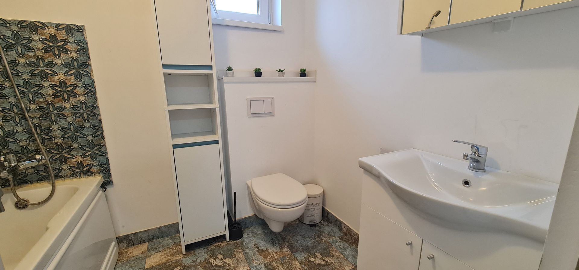 Casa mobilata si utilata in Cartier Izvor Tarlungeni Brasov - Poză 7