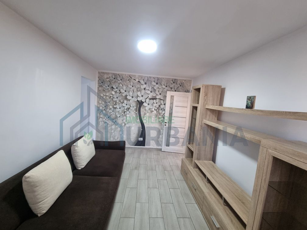 Apartament 3 camere, renovat complet, mobilat și utilat, lângă Colegiul Național „Mihail Sadoveanu” din Pașcani, cu pod pe toată suprafața - Poză 1