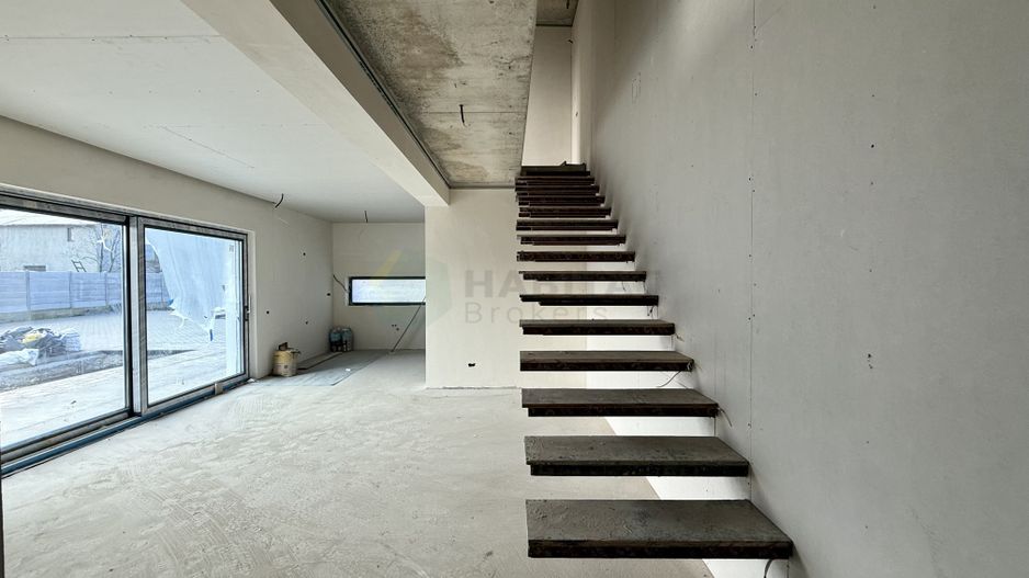 Oportunitate investitie, vila 6 camere - Poză 3