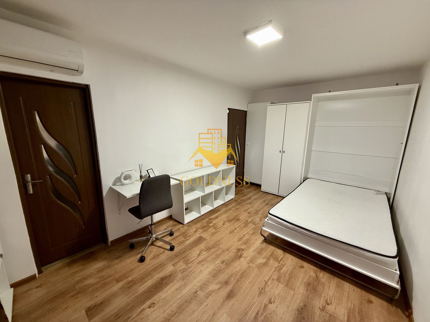 o camera decomandata, balcon Zona Centrala, Piata Mihai Viteazu - Poză 1