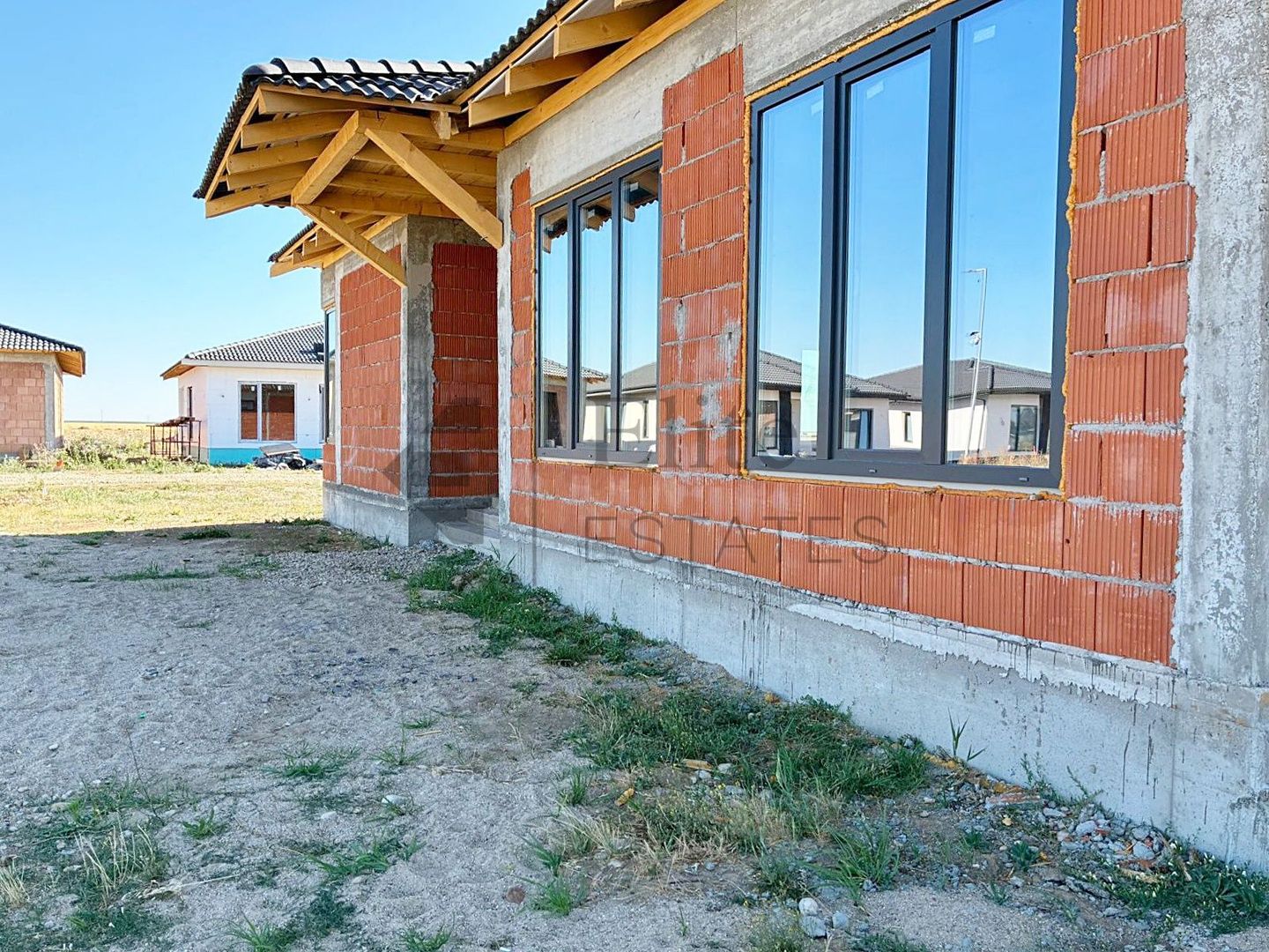 Casa la rosu  cu 4 camere de vanzare in Santandrei - Poză 3