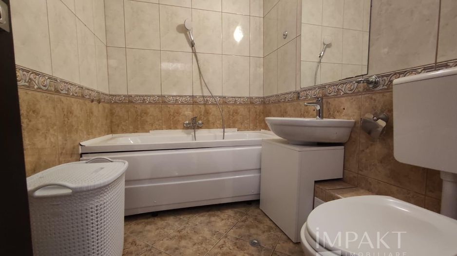 Apartament cu 3 camere, prima închiriere după renovare- zona UMF - Poză 8