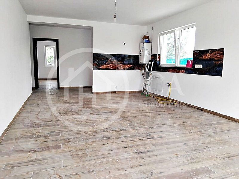 Casa de vanzare cu 4 camere in zona Matei Corvin, Oradea - Poză 4