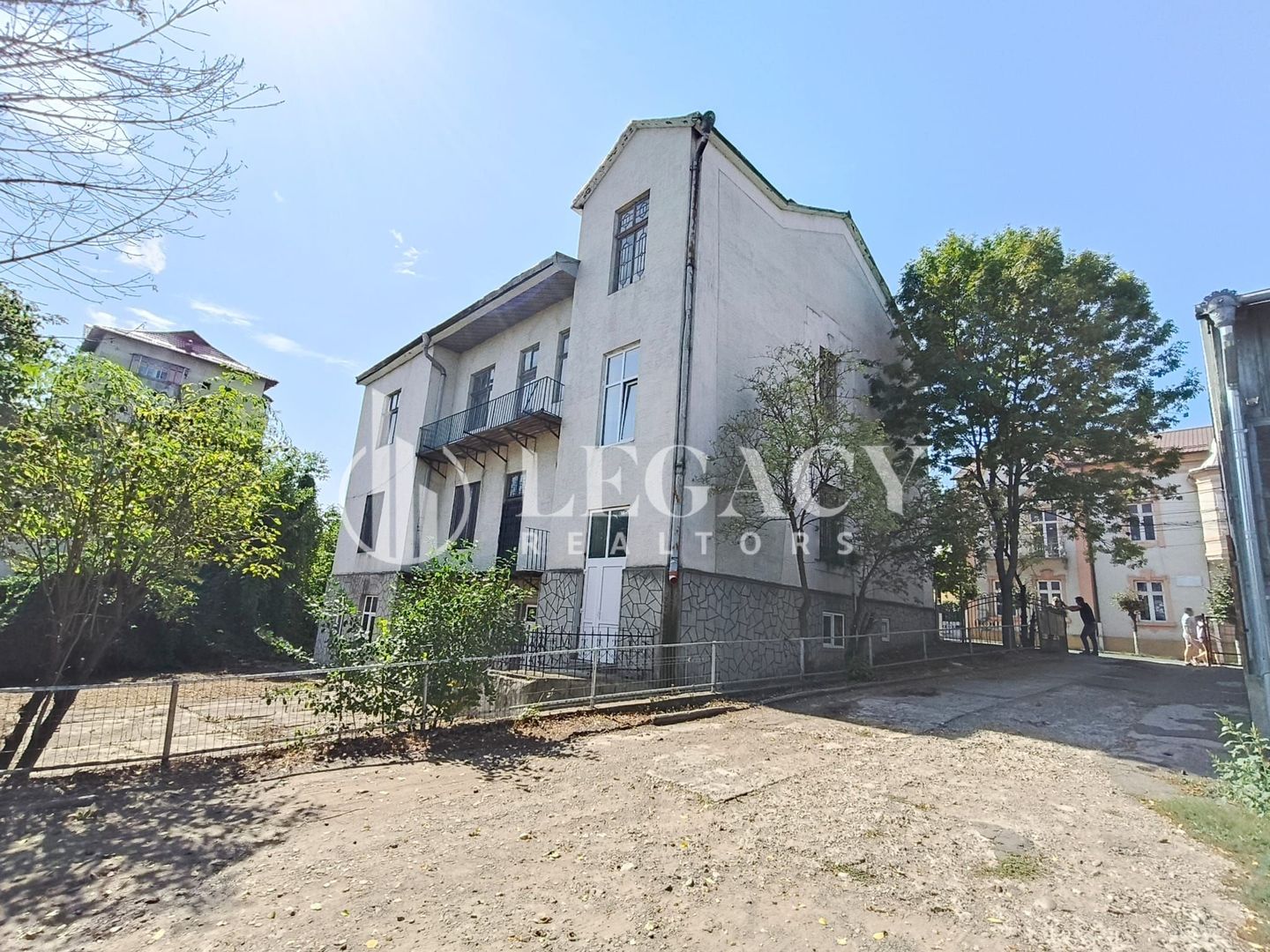 VÂNZARE/SCHIMB CU TEREN  - Clădire interbelică, centru oraș Siret - Poză 12