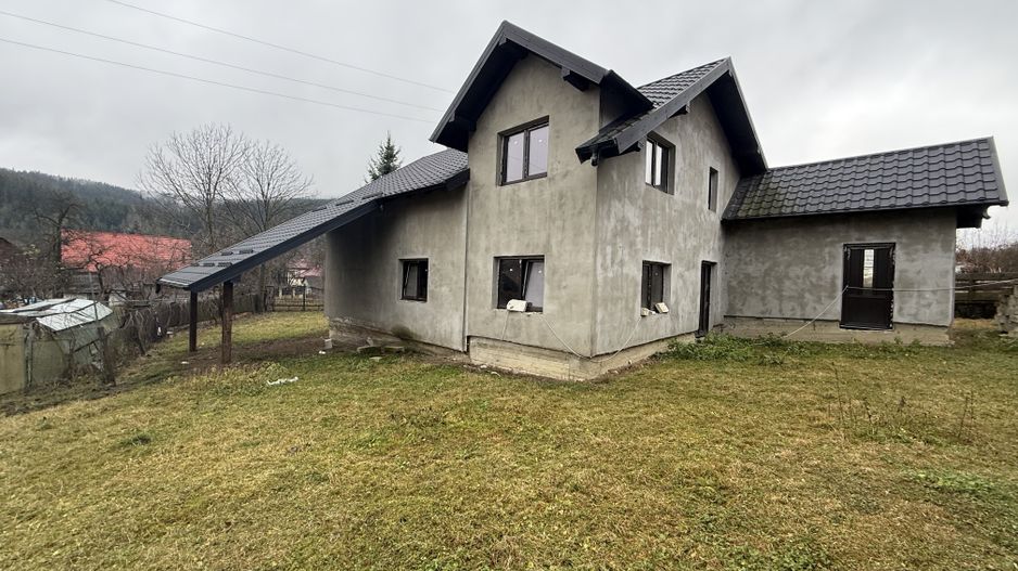 Casa Sucevița | 4.000 mp teren | Zonă liniștită 🌲 - Poză 1