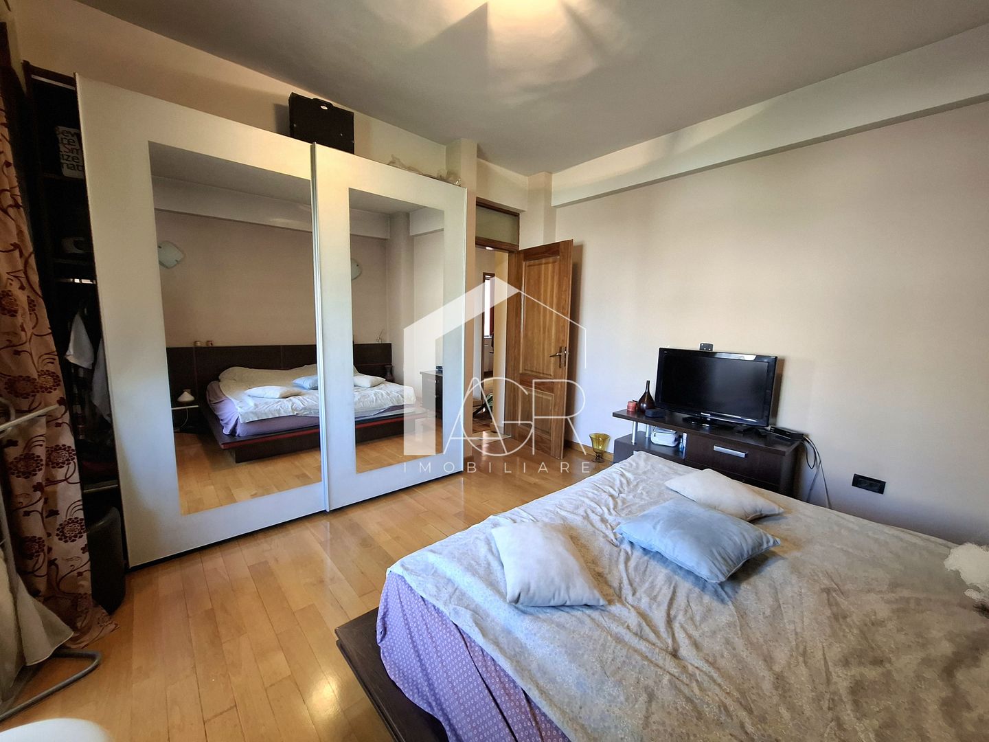 Apartament cu 4 camere, decomandat, zona Democratiei - Poză 11