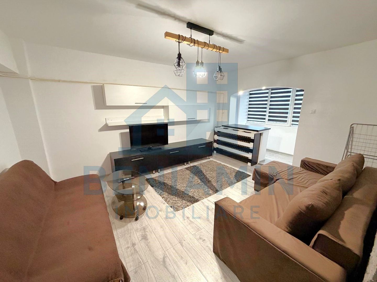 2 Decomandate Mobilat Utilat Calea Bucuresti Rotonda 52mp - Poză 1