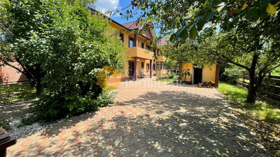 Casă Duplex Integral (Ambele Părți) - 325mp Utili, 1000mp Teren, Asfalt - Poză 2
