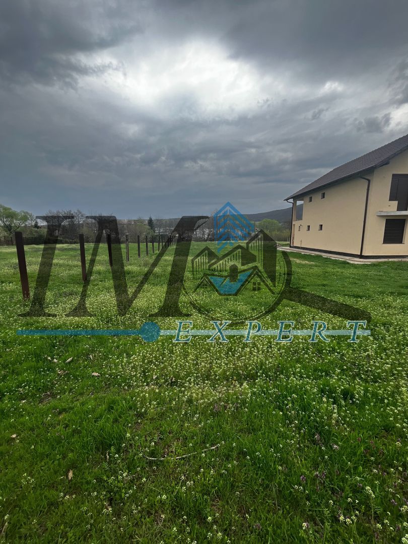 Teren intravilan de vânzare la ieșire din Petresti - Poză 1