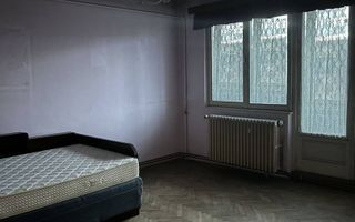 Apartament cu 4 camere, zona Sala Polivalentă - Poză 1