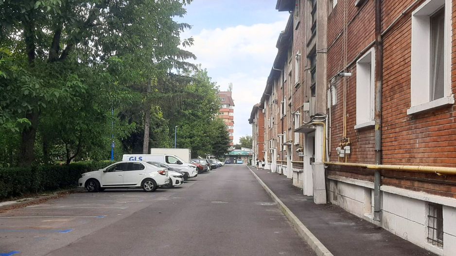 Apartament Renovat 2 Camere + Boxă 7 MP  Vedere Superbă spre Tâmpa - Poză 1