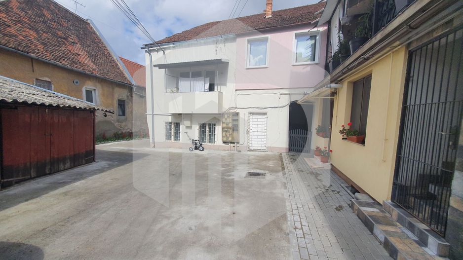 Apartament 2 camere in zona 9 Mai/ Renovat complet+ Pivnita+ curte - Poză 2