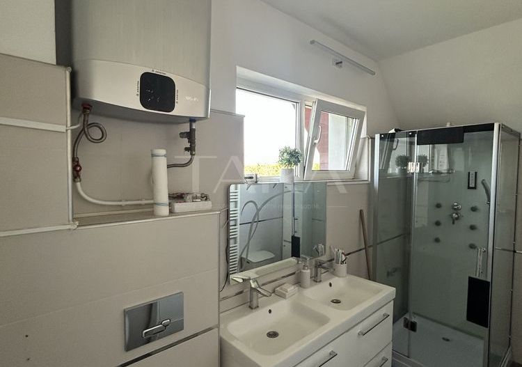 Casă spațioasă cu curte și livadă – Gheorgheni, - Poză 7