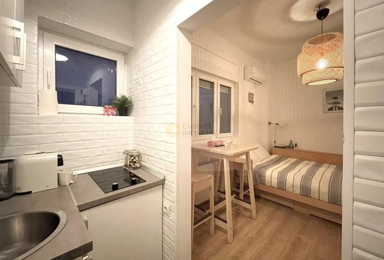 Garsoniera | Vedere catre Calea Victoria  | Airbnb | Certificat Turism - Poză 12