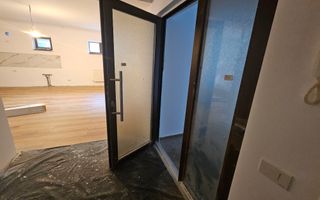 Apartament nemobilat - ideal spatiu comercial - Poză 1