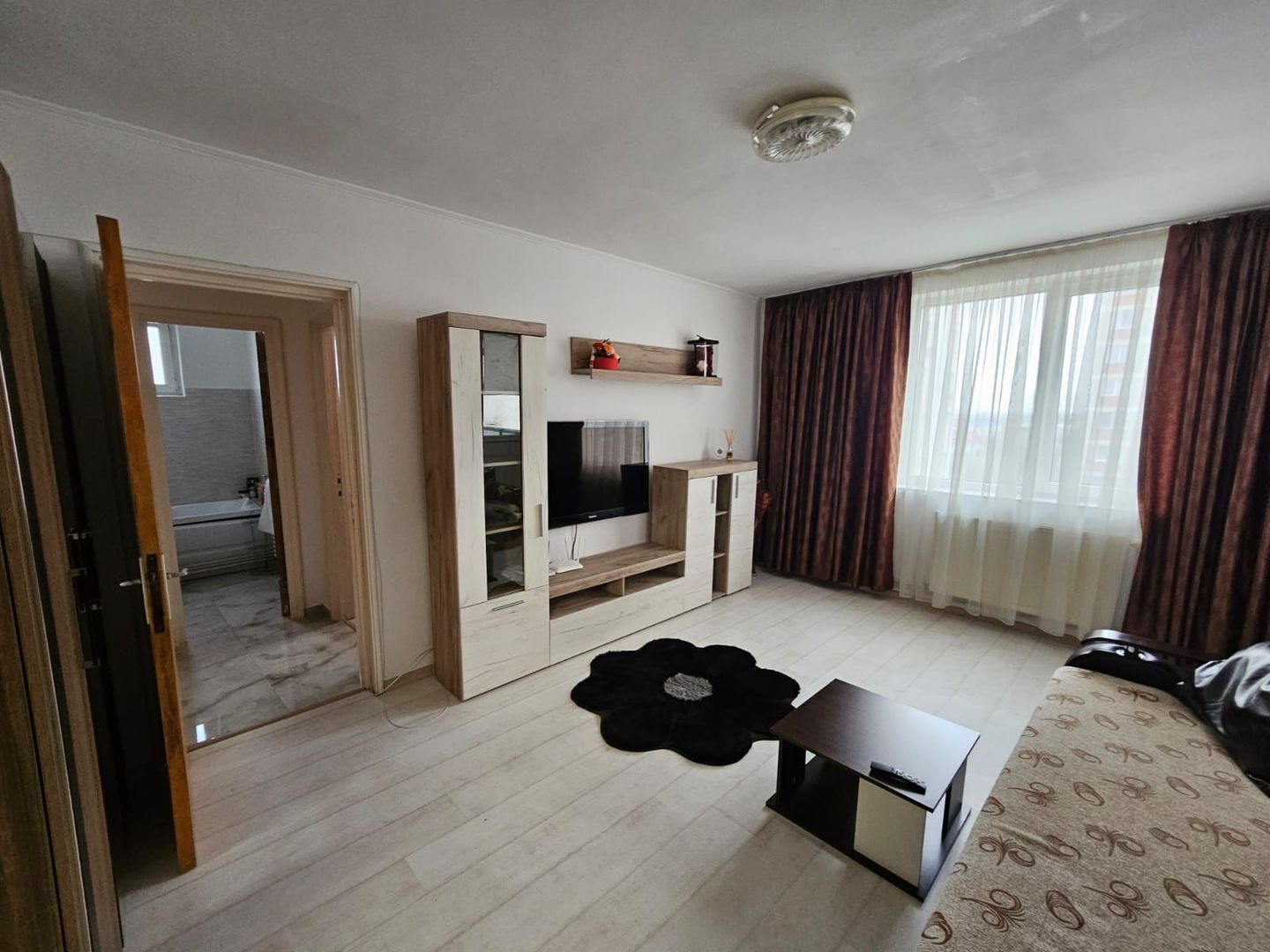 Apartament 3 camere, confort 1,  zona Craiovei – liceul Odobescu - Poză 1