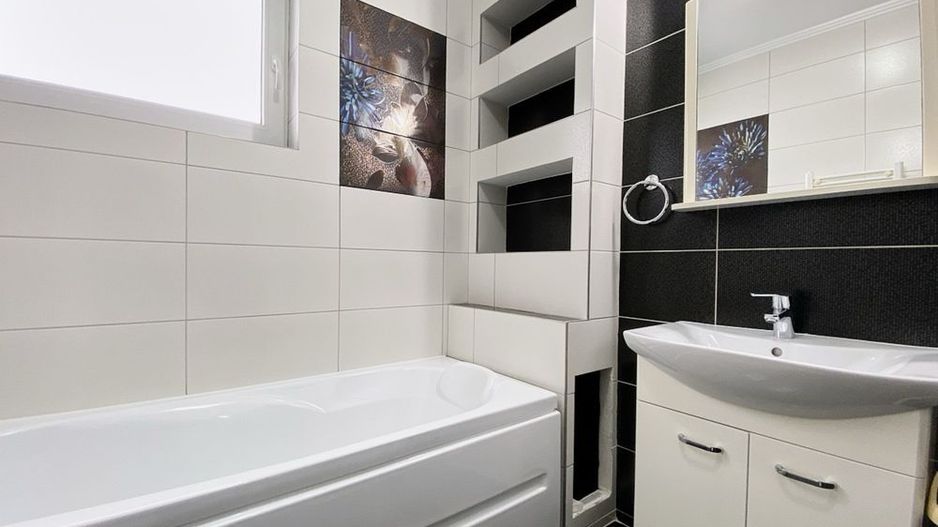 Apartament 3 camere, 2 balcoane, etaj intermediar, parcare. - Poză 7