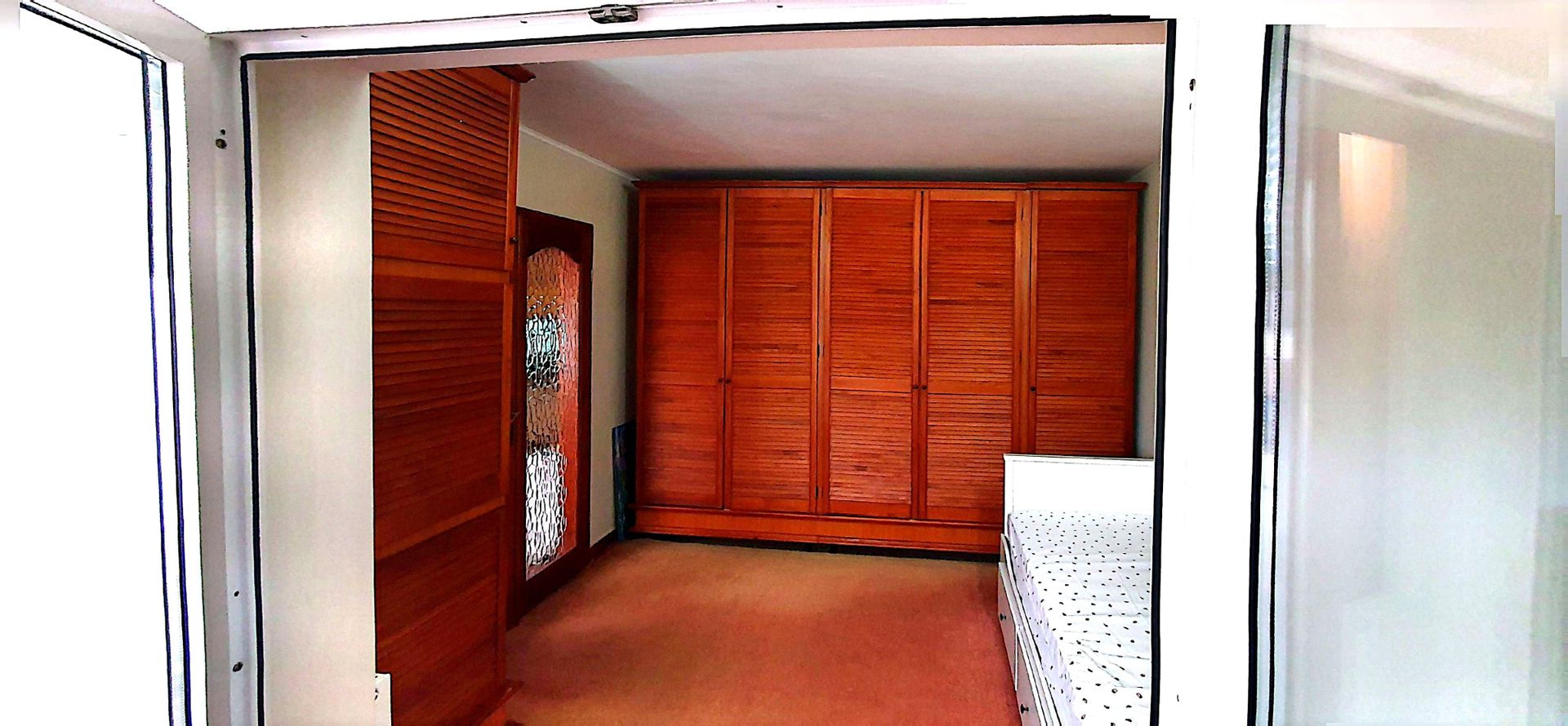 3 camere | 90 mp | 2 băi | Garaj | Mobilat și utilat modern - Poză 7