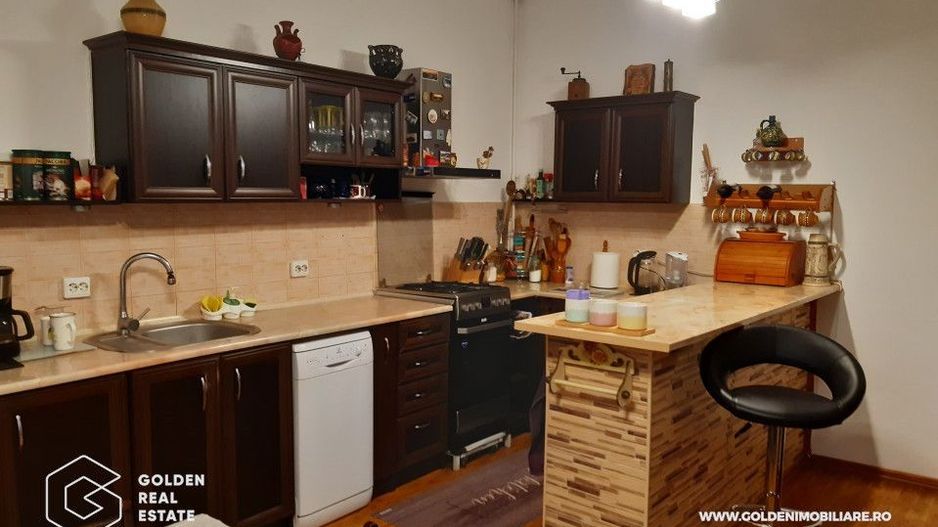 Casa mare, cu 4 apartamente a cate 1, 2, 3 și 4 camere fiecare - Poză 11