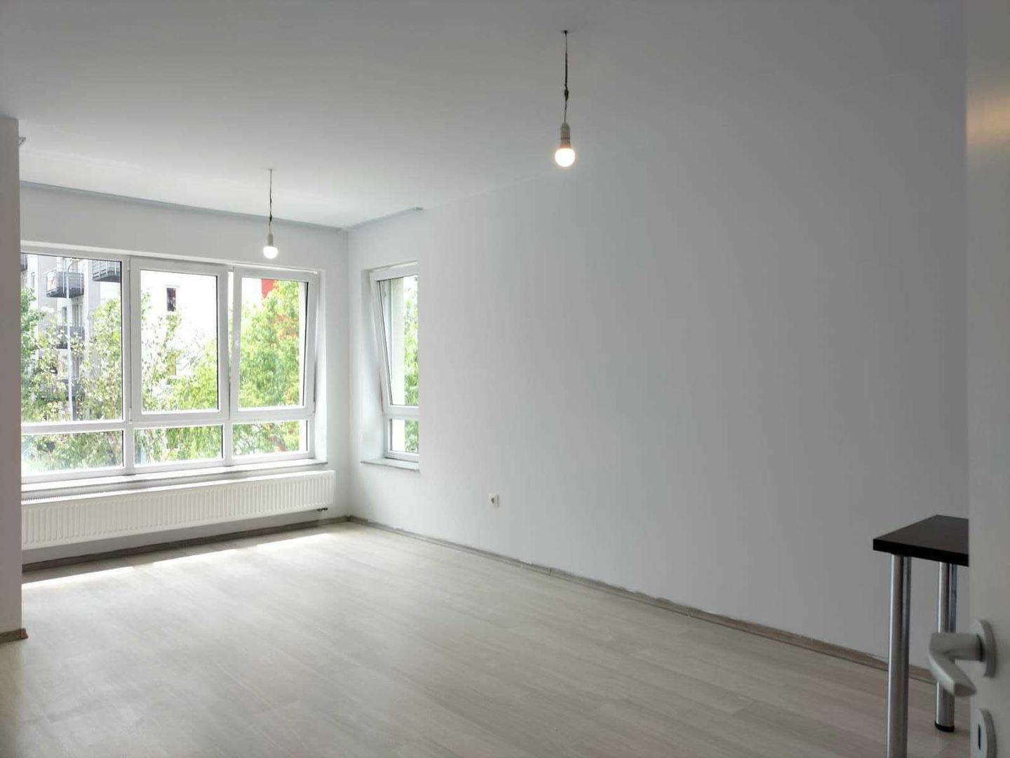 Vindem apartament 3 camere complet renovat cu vedere pe 2 parti - Poză 3