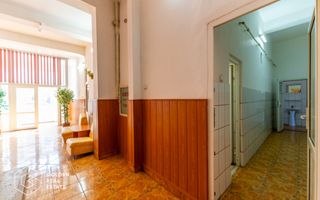 Cladire cu 24 camere, langa Castelul Regal Savarsin - Poză 6