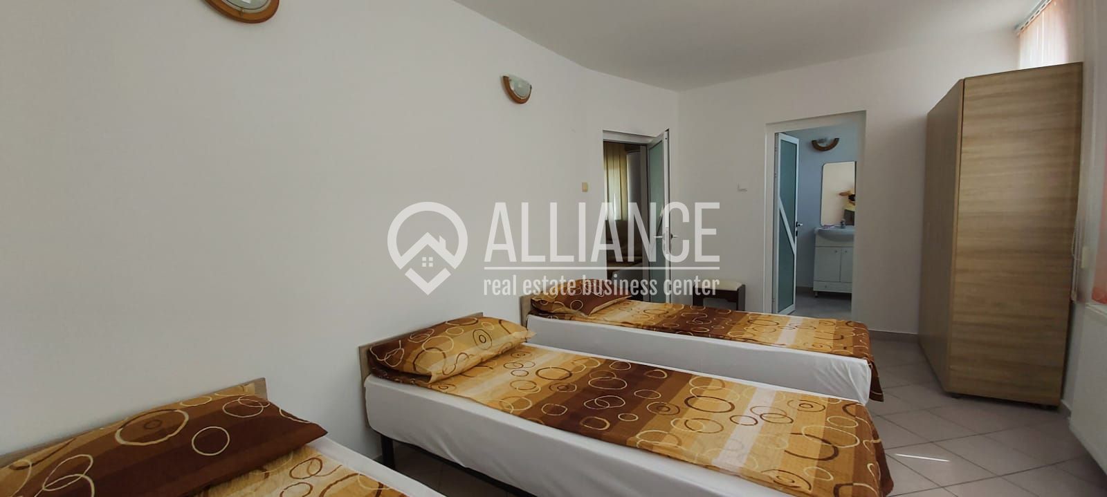 CENTRU PENINSULA - Vila cu 11 studiouri si parcare - Poză 1