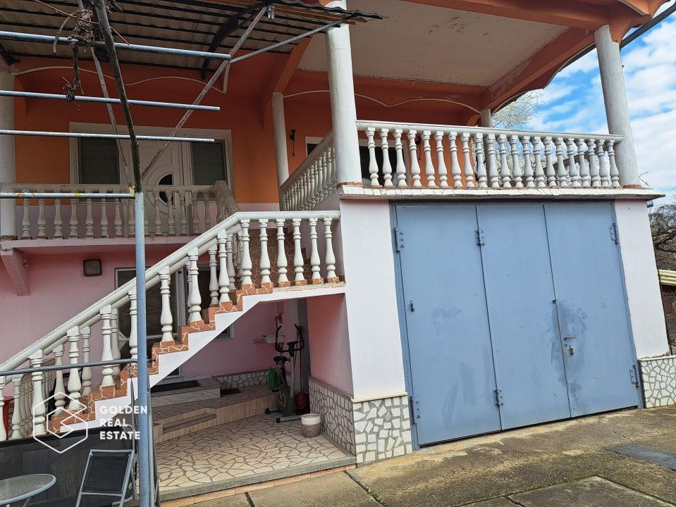 Casa mare cu 2 spatii comerciale, in Faget - Poză 20