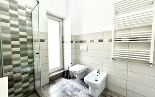 De inchiriat Apartament modern 3 camere cu curte privată şi parcare - Poză 13