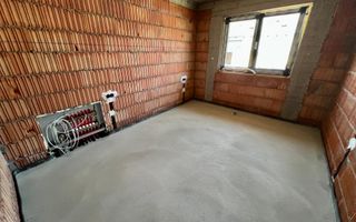 Casă individuală cu garaj , curte generoasă - Poză 12