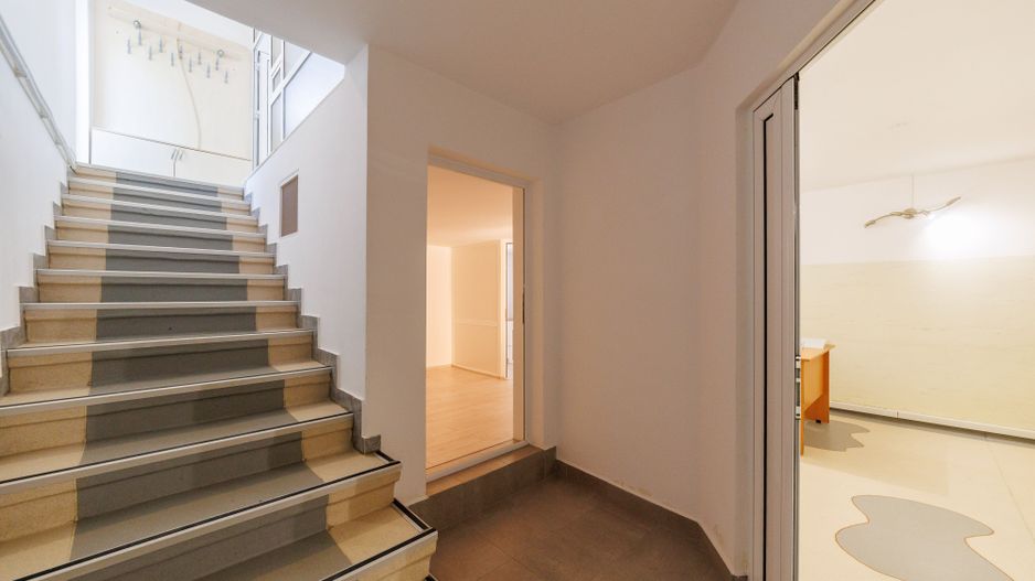 Proprietate multifunctionala | Doua cladiri | 581 mp | Pitesti - Poză 2