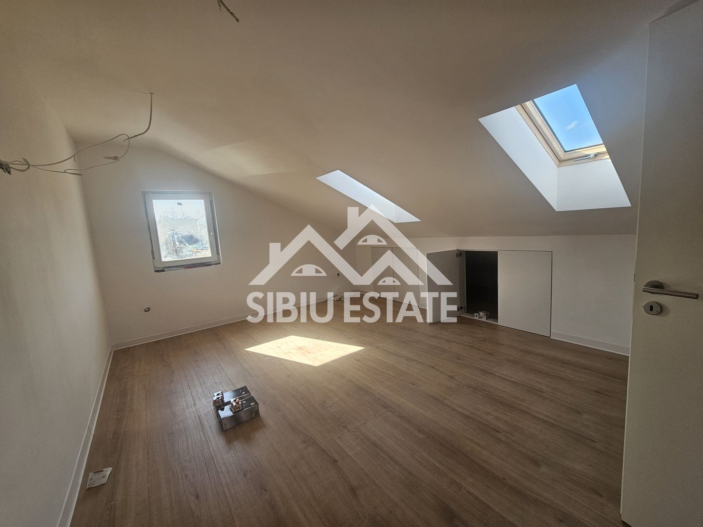 Casa de inchiriat, 4 camere, 2 bai, Sibiu Calea Cisnadiei - Poză 8