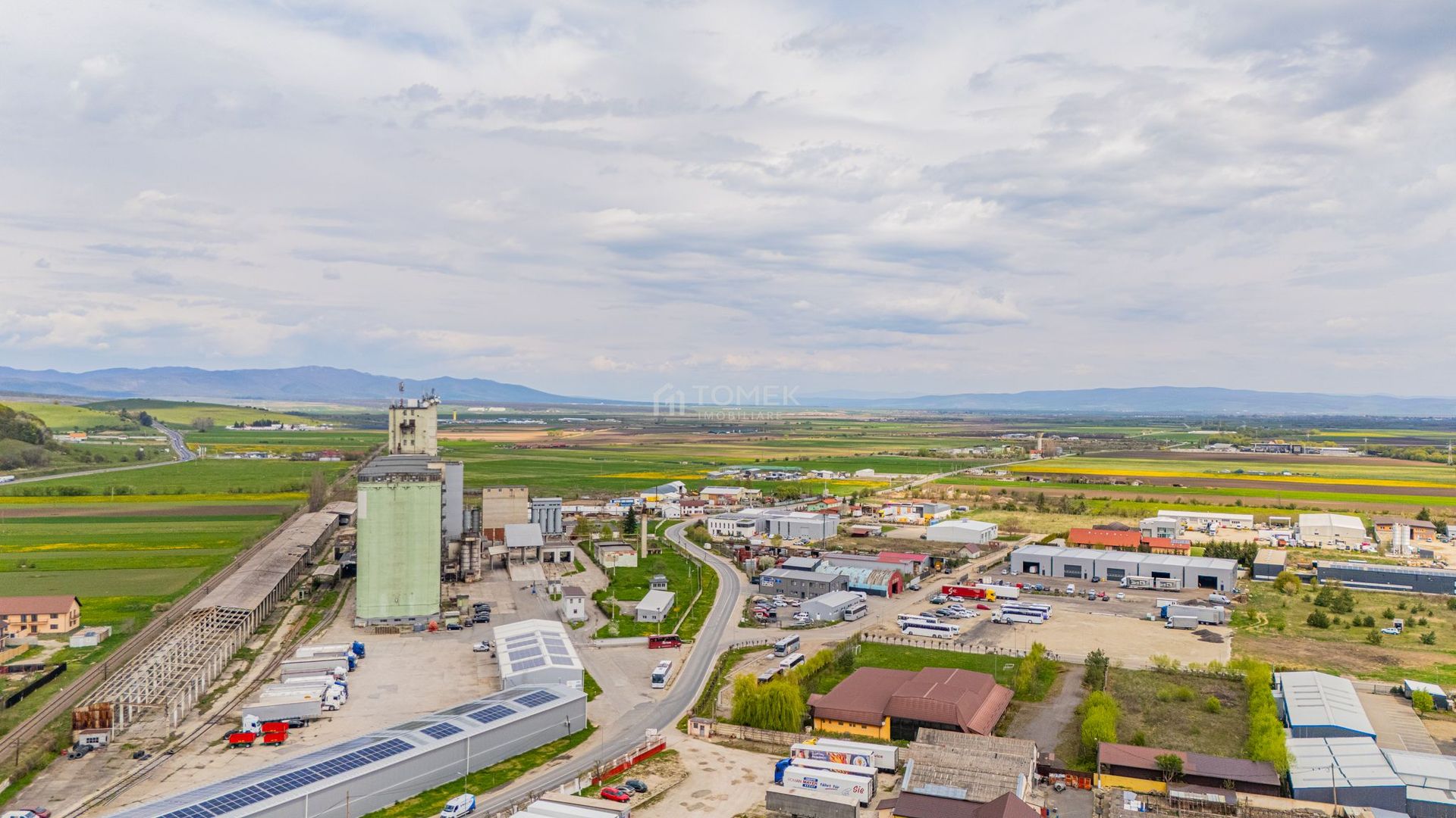 Hala industriala Codlea ,se poate impartii in doua - Poză 27